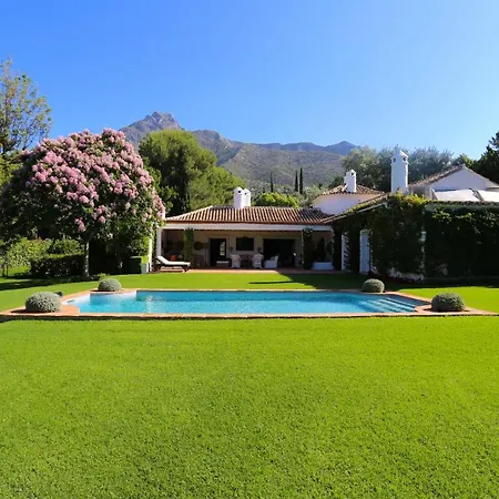 El Almendral Premium Hill Club Hotel *